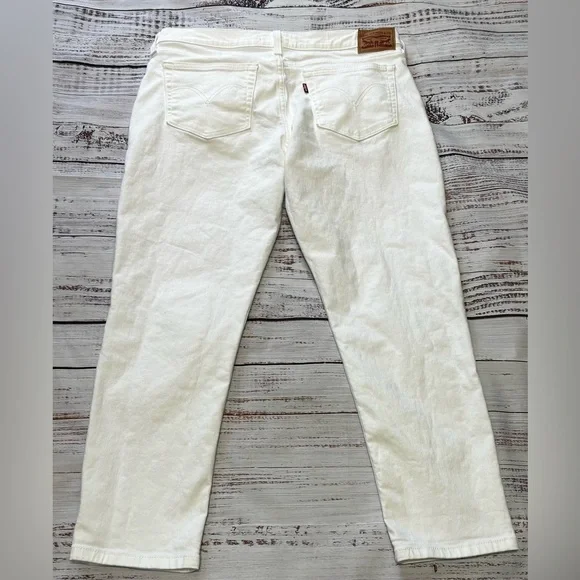 Women’s Levi’s White Denim Boyfriend Jeans - Picture 5 of 10